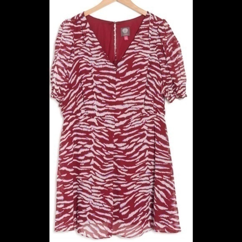 VINCE CAMUTO Wine V-Neck Animal Print Chiffon A-Line Dress